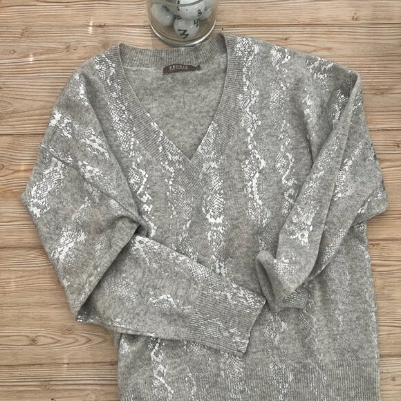 Brodie Cashmere Sweaters - Brodie Fine Cashmere Gray Metallic Foil V-Neck Sweater | Women’s L